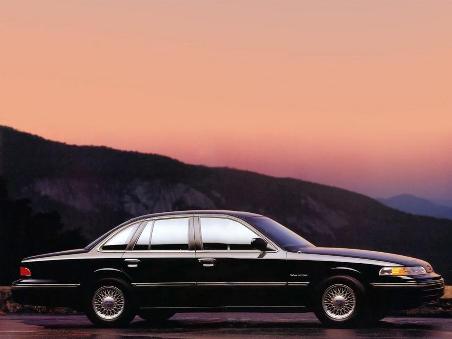  Ford Crown Victoria 1992 года  (фото 4 из 7)